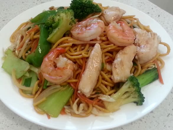 Teriyaki Chicken And Prawn Noodle 
